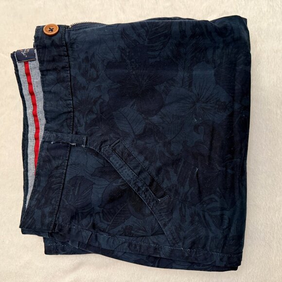 Across the Pond Men's Shorts - Picture 7 of 7